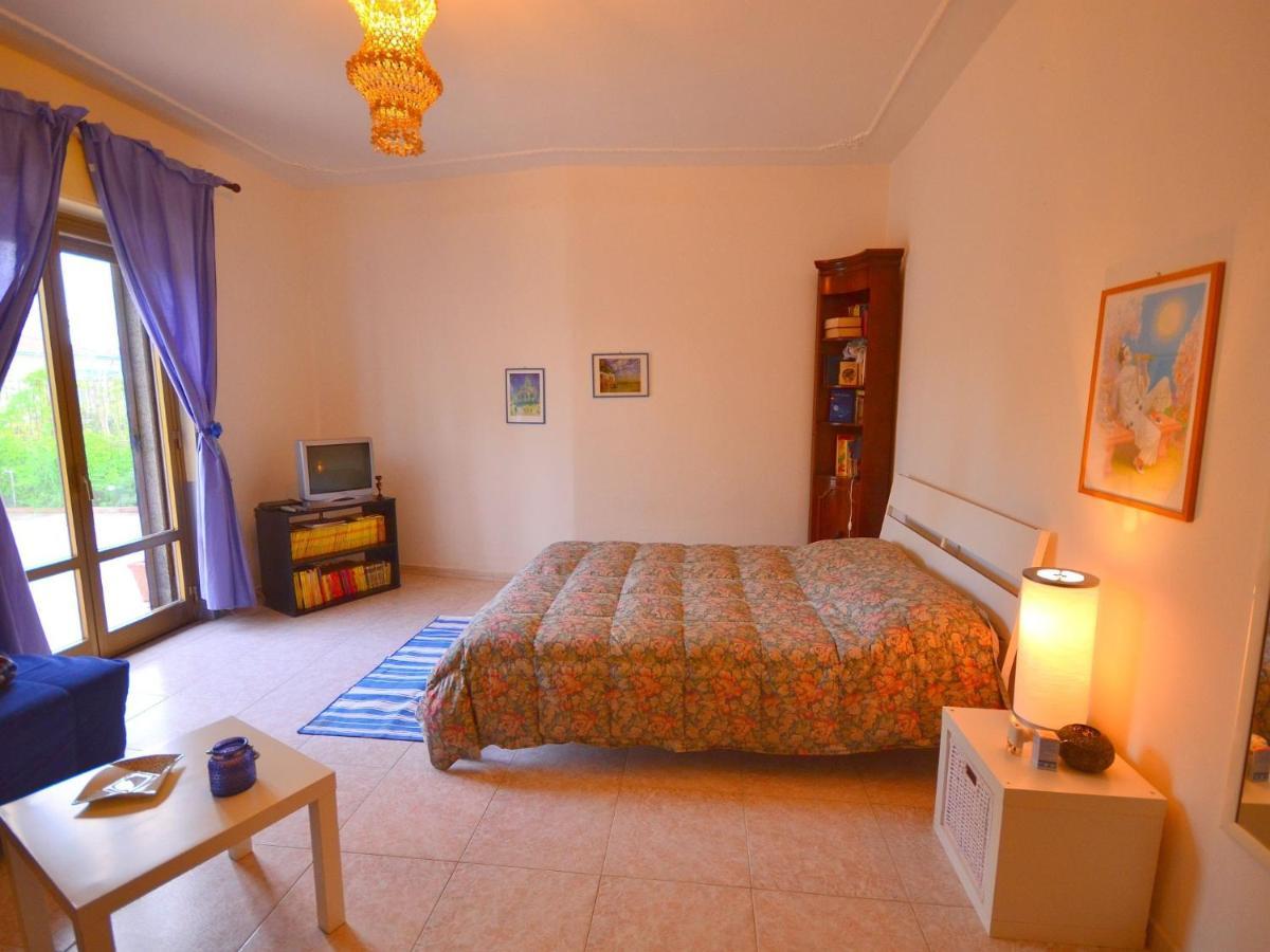 Casa Unifamiliar Con Jard N Privado Villa Agnone Bagni Luaran gambar