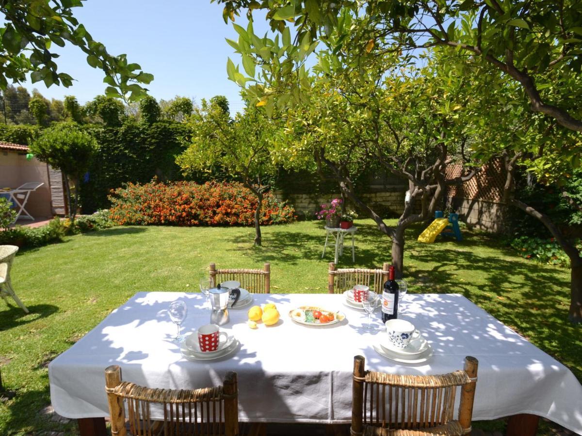 Casa Unifamiliar Con Jard N Privado Villa Agnone Bagni Luaran gambar
