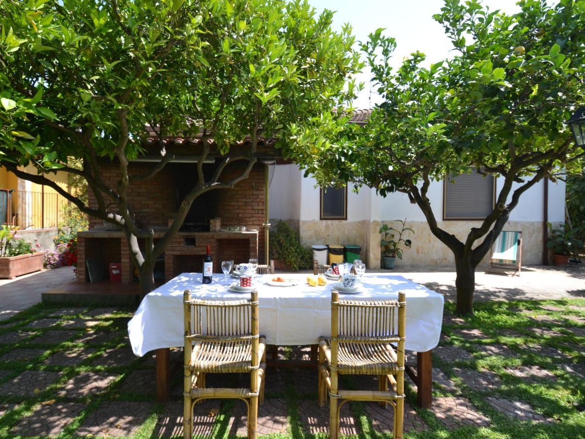 Casa Unifamiliar Con Jard N Privado Villa Agnone Bagni Luaran gambar