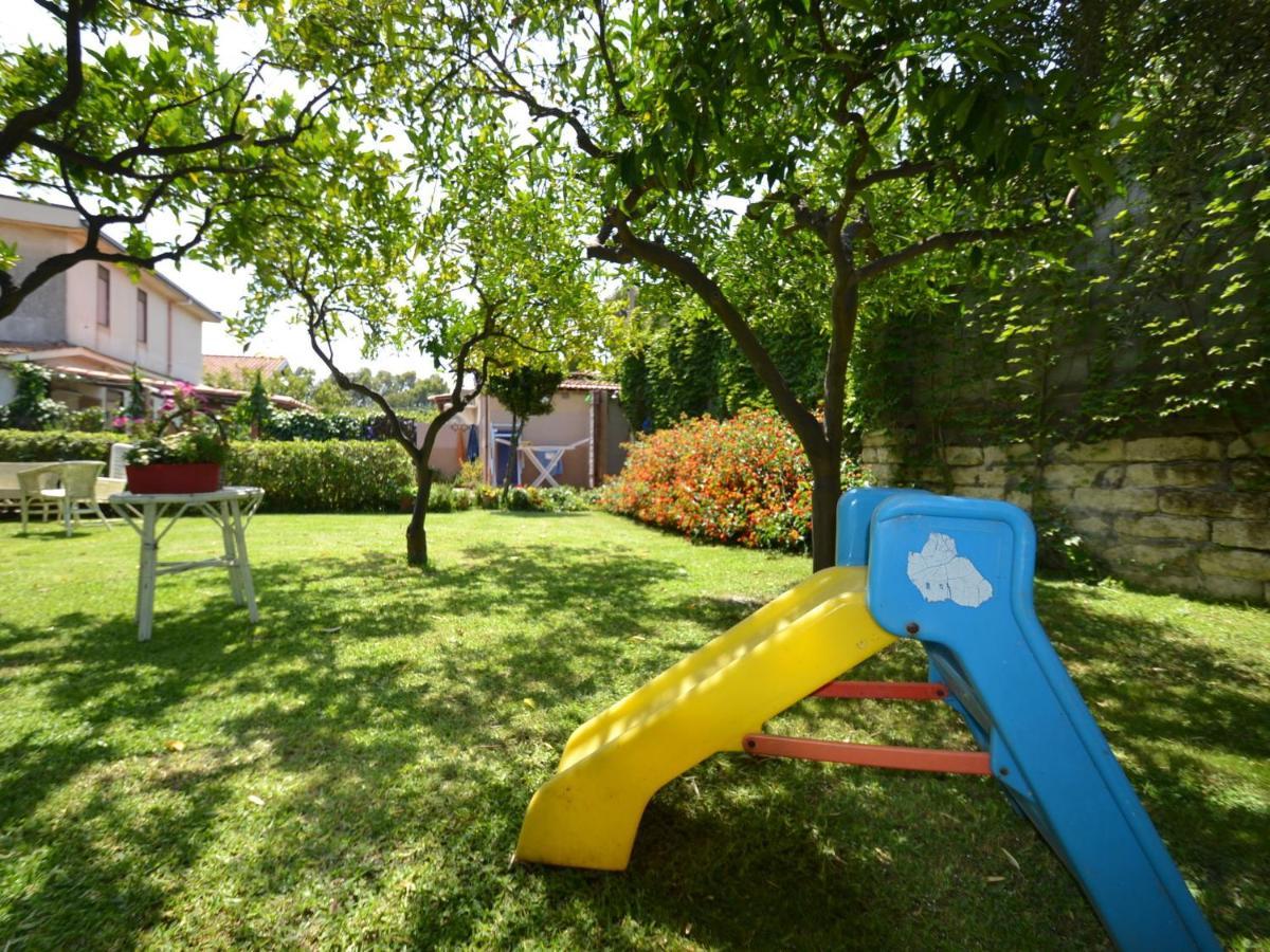 Casa Unifamiliar Con Jard N Privado Villa Agnone Bagni Luaran gambar
