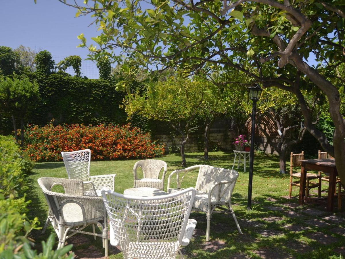 Casa Unifamiliar Con Jard N Privado Villa Agnone Bagni Luaran gambar