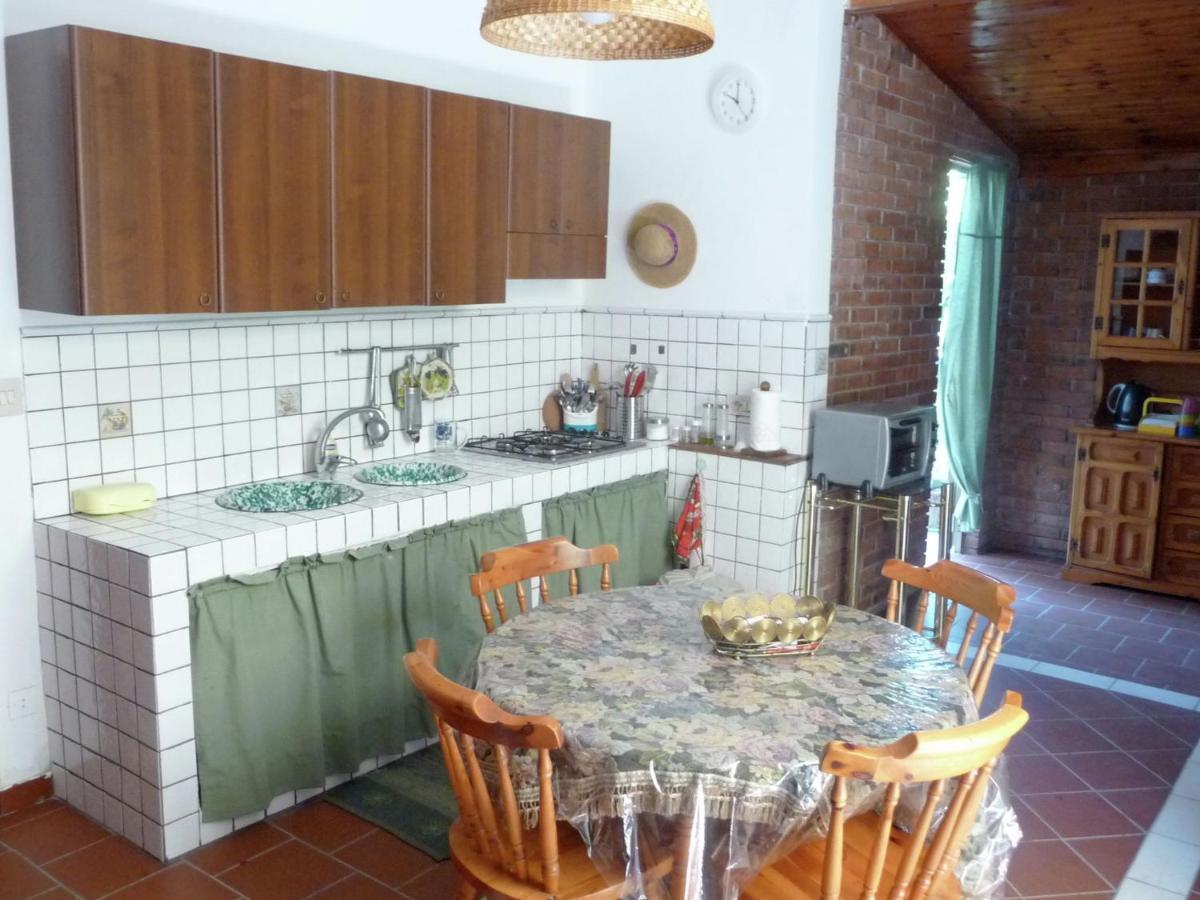 Casa Unifamiliar Con Jard N Privado Villa Agnone Bagni Luaran gambar