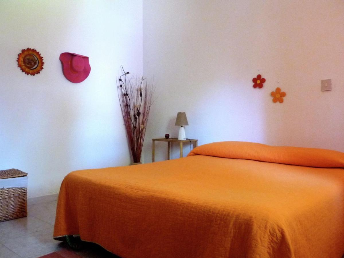 Casa Unifamiliar Con Jard N Privado Villa Agnone Bagni Luaran gambar