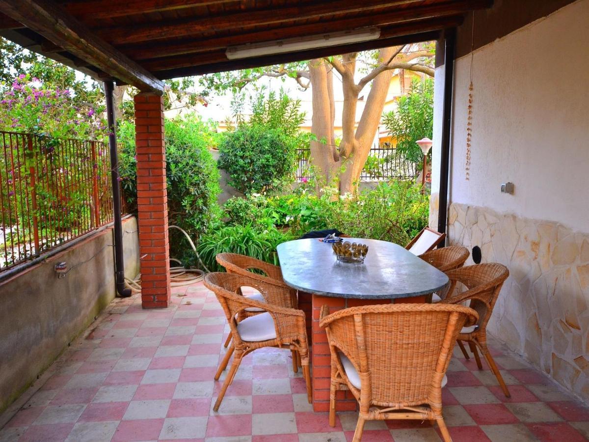 Casa Unifamiliar Con Jard N Privado Villa Agnone Bagni Luaran gambar
